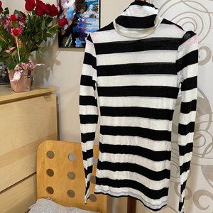 BCBGMAXAZRIA long sleeve turtle neck Top thin sweater black white stripes
